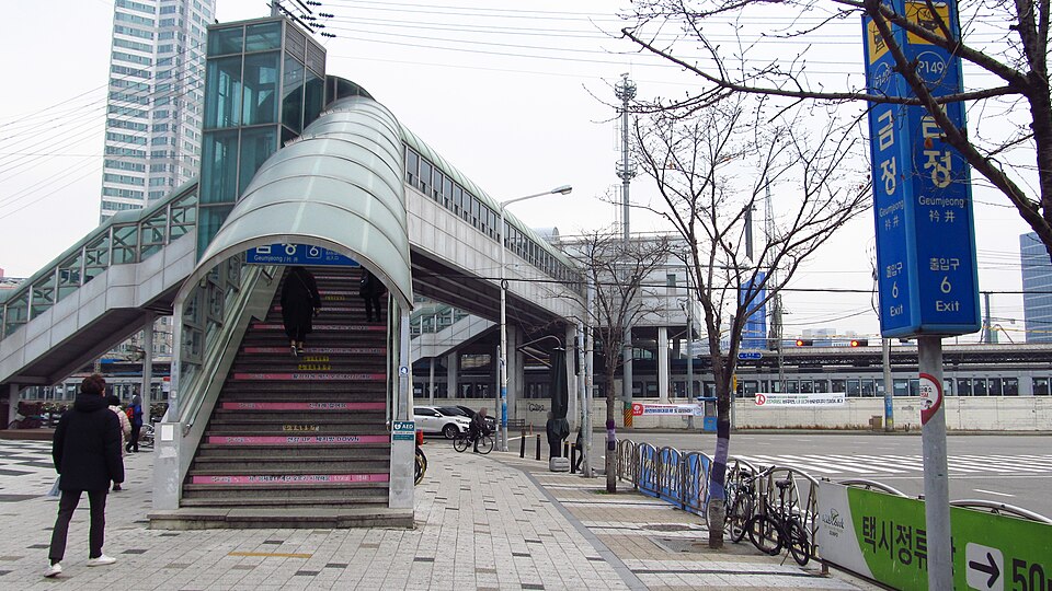 衿井駅
